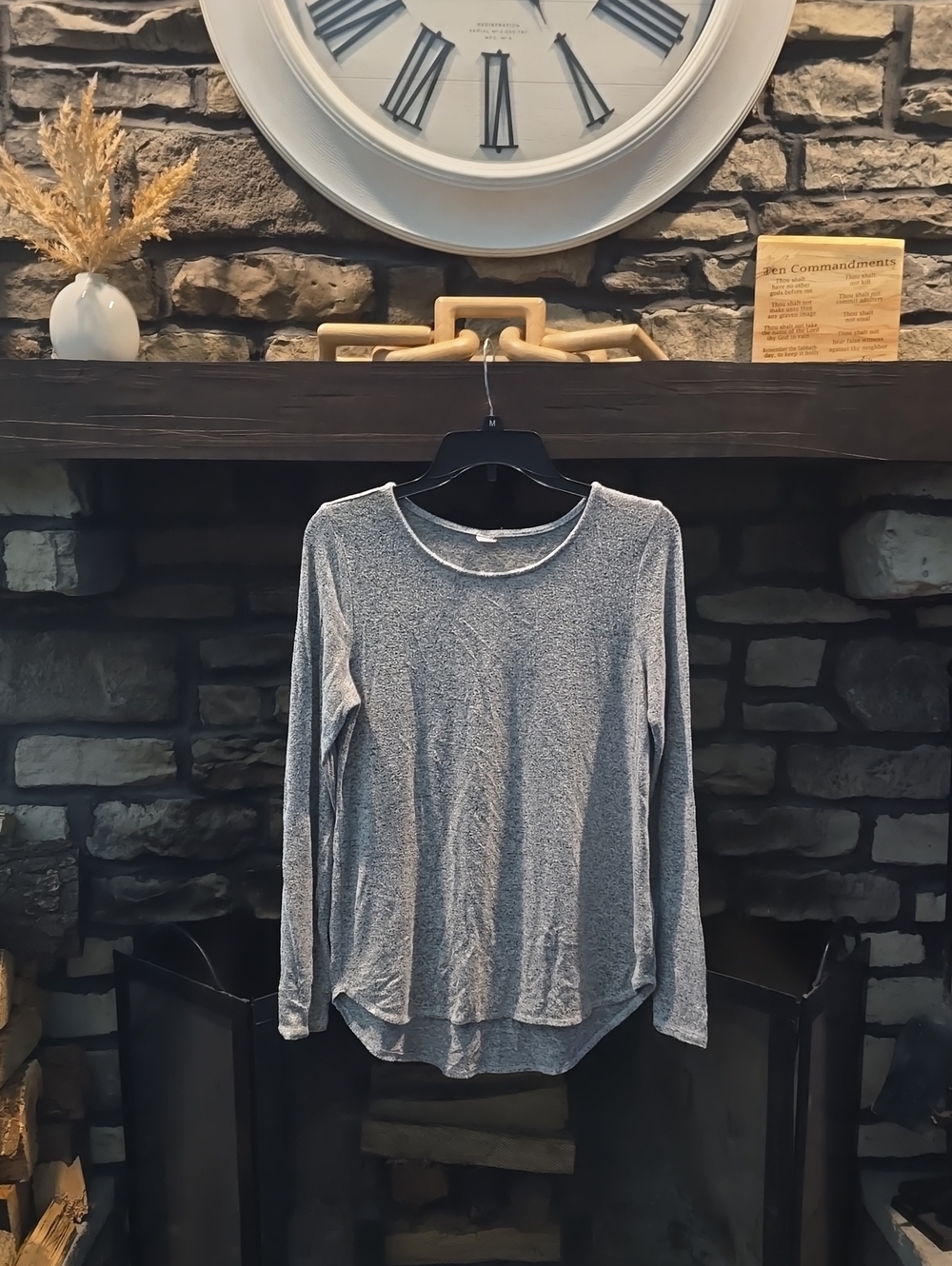 Old Navy Heather Gray Long-Sleeve Crewneck Top